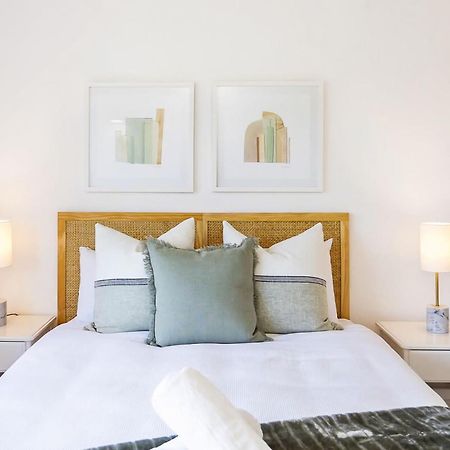 Appartamento Beachside Bliss Your Ideal Coastal Hideaway Gold Coast Esterno foto