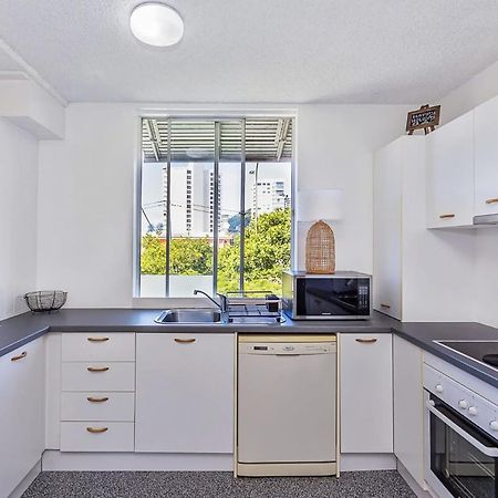 Appartamento Beachside Bliss Your Ideal Coastal Hideaway Gold Coast Esterno foto
