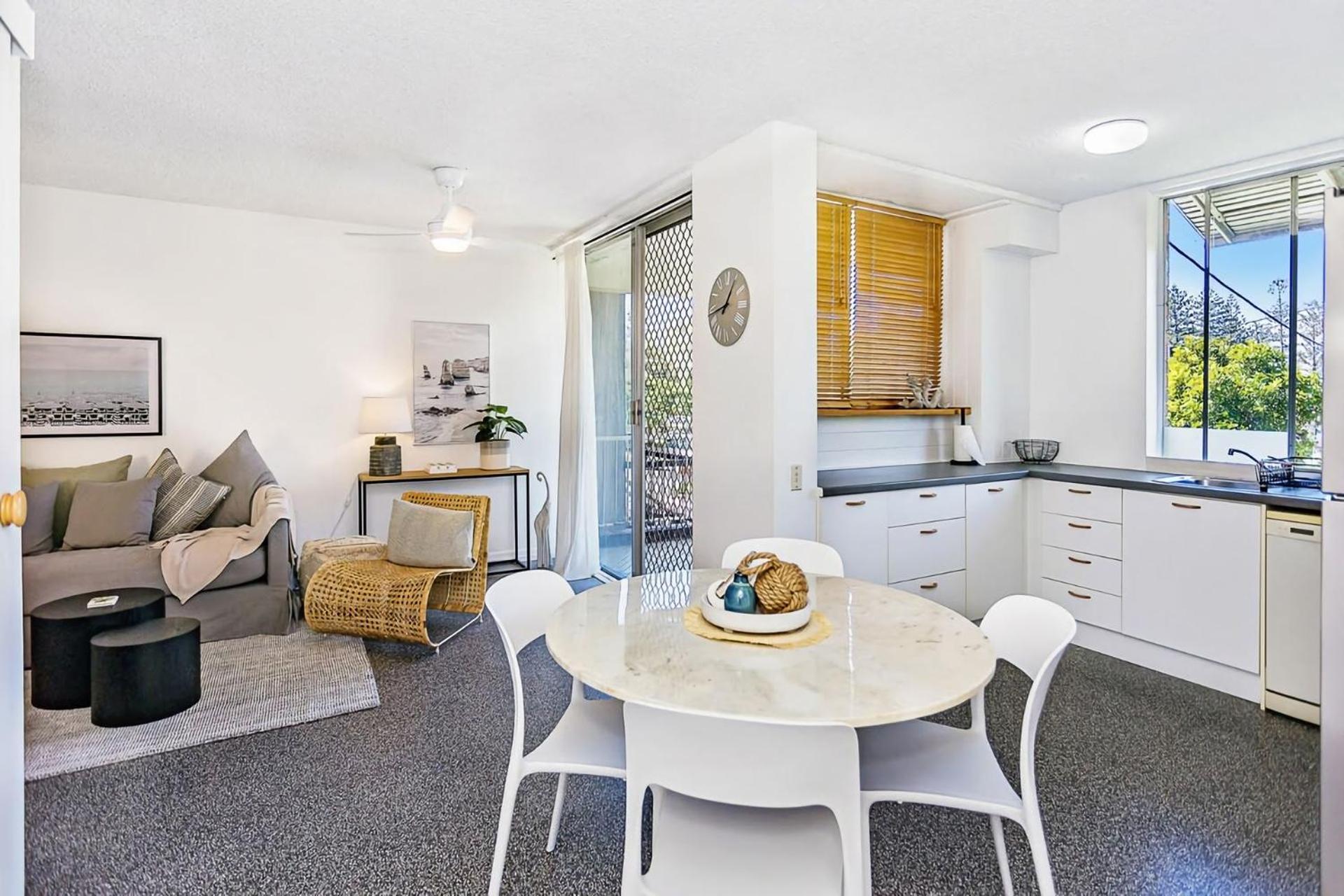 Appartamento Beachside Bliss Your Ideal Coastal Hideaway Gold Coast Esterno foto